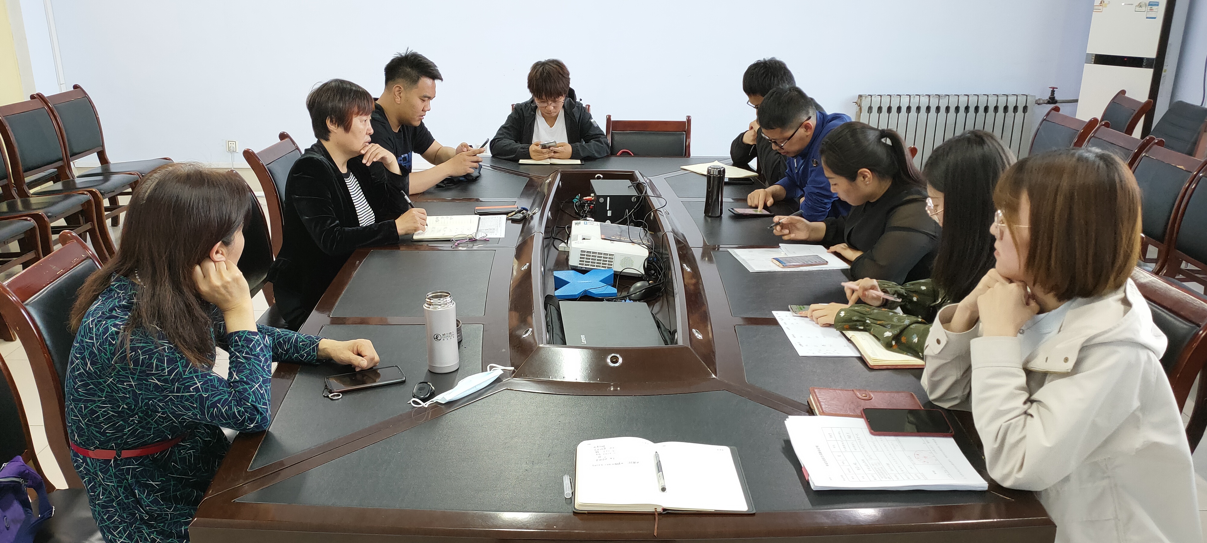 医药与护理学院召开班主任专题会议